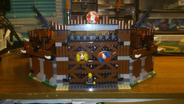 DSC_0842.jpg (459.51 Kio) Vu 4985 fois la porte du Hall Viking.